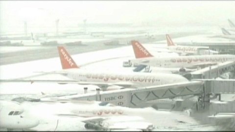 Pháp tê liệt vì băng tuyết